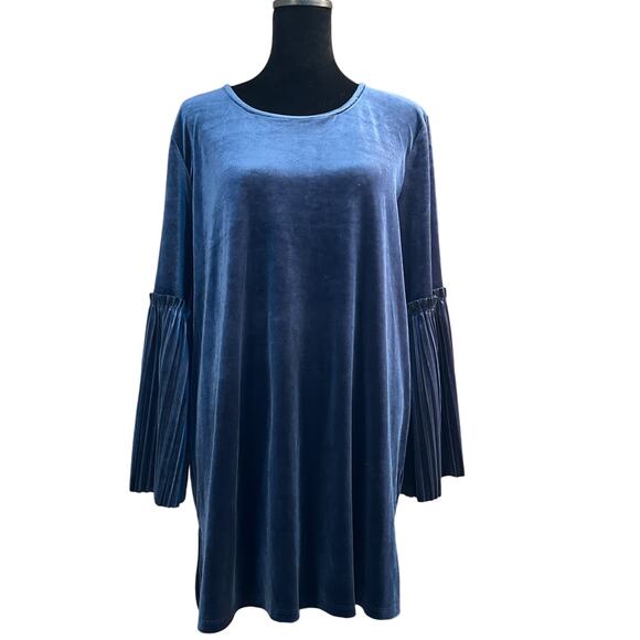 Du Jour Elegant Blue Velvet Pleated Bell Sleeve Tunic Top Size Medium - Picture 5 of 16